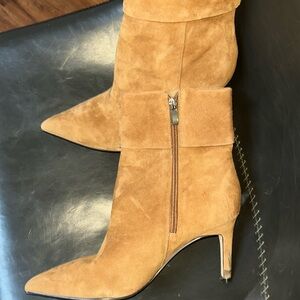 Super cute tan Nine West kitten heeled booties! Size 7m worn once
